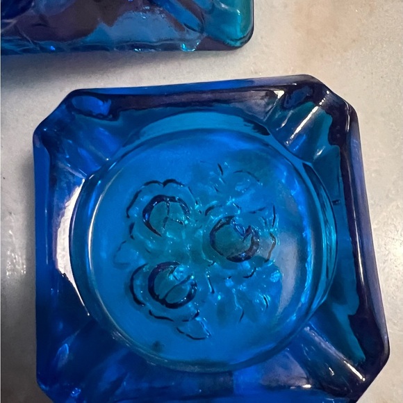Rare- Vintage Cobalt Blue MCM Rose Pattern Ashtray Set of 4 with Matching Tray - Picture 4 of 16